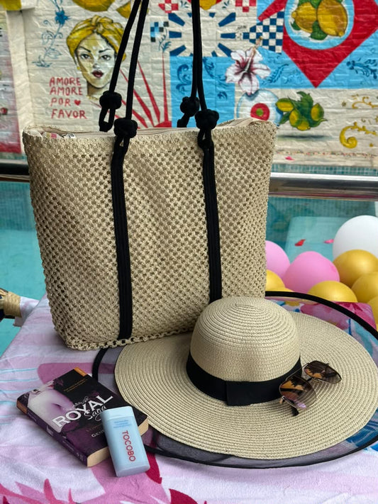 Sac de plage filet classe avec chapeau blanc