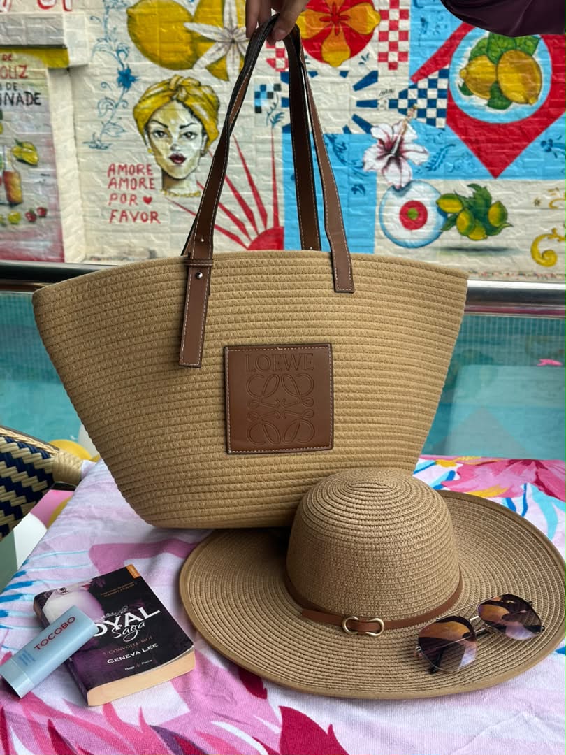 Sac de plage Loewe avec chapeau beige